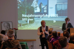 Bürgermeisterkandidat Peter Schießl bei seiner Rede. ©Manuela Praxl