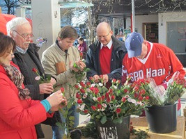 Haarer SPD verteilt wieder Rosen am Valentinstag